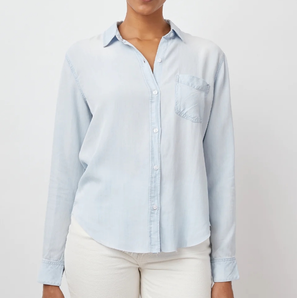 Rails Ingrid raw in light vintage. Raw hem light wash chambery button up size xs